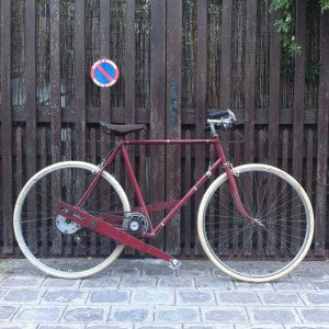 Étrange vélo ancien à pédalage alternatif