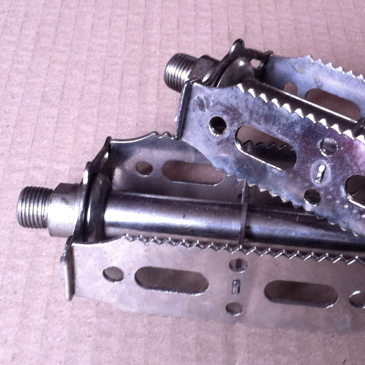 NOS vintage pedals – Le Vélographe