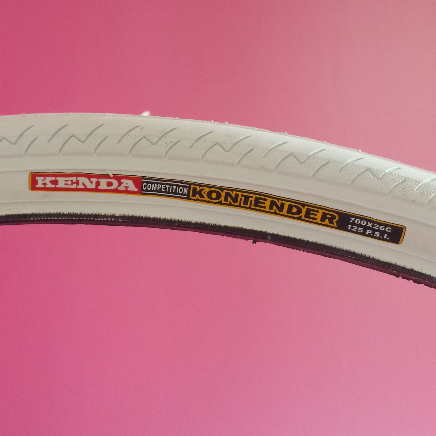 Kenda 700x26C white tire