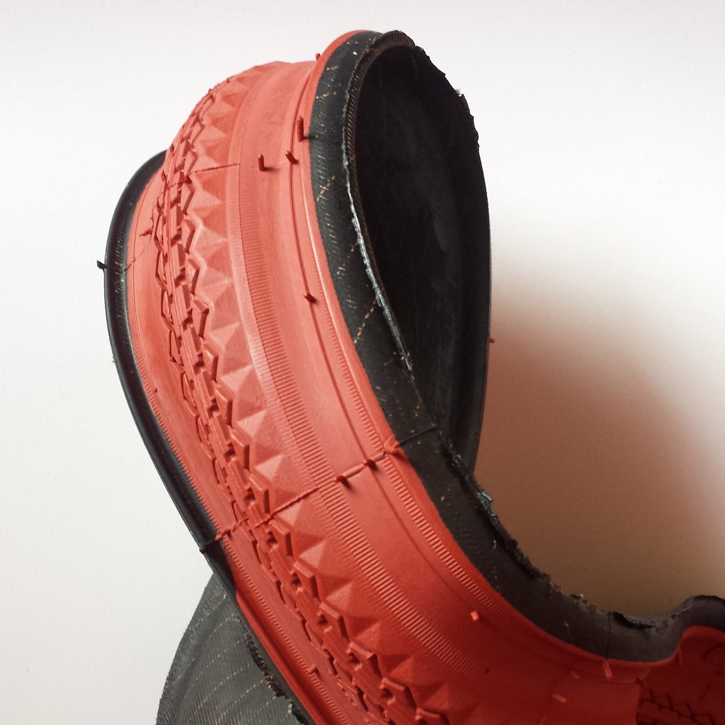 Red beaded tire 700x38B