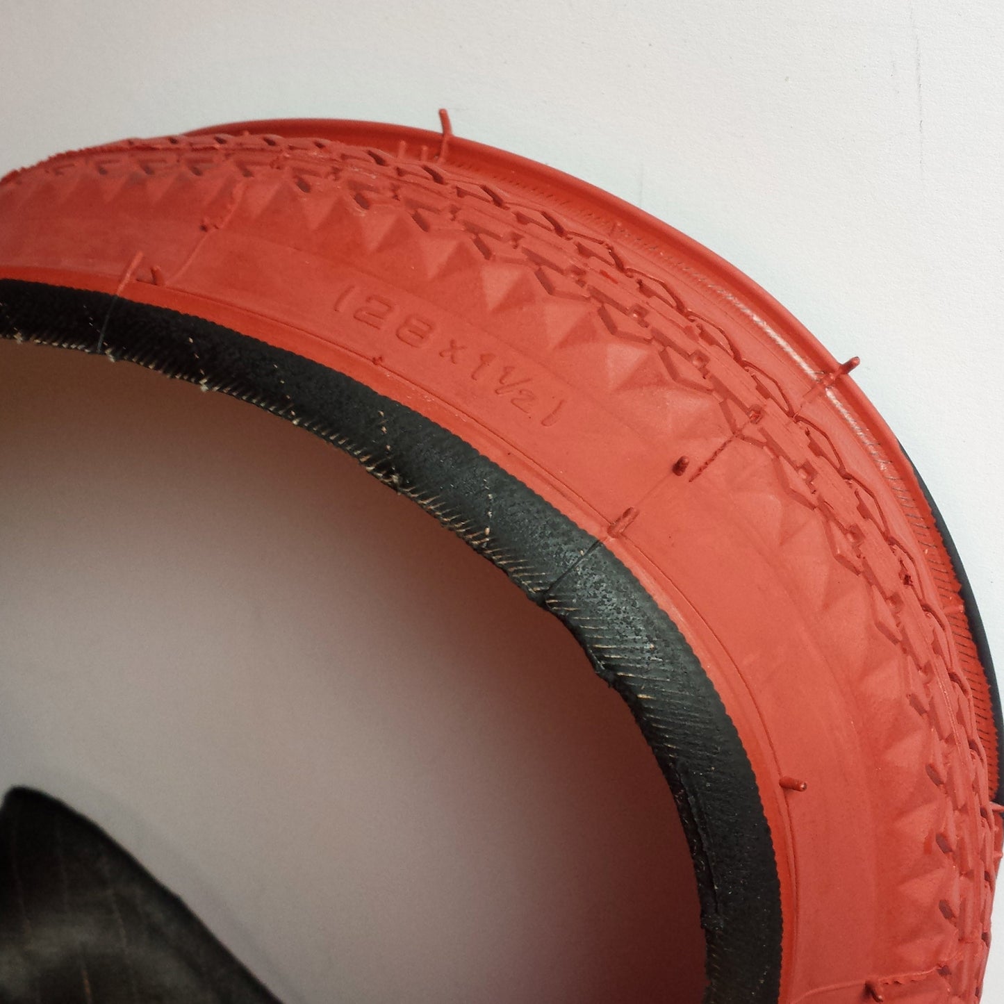 Red beaded tire 700x38B